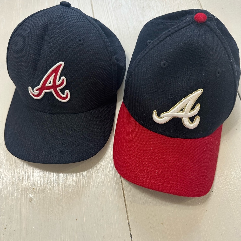 Atlanta Braves bundle of 2 Caps